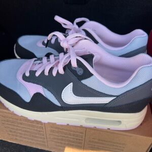 Nike Air Max 1 Size 6Y 7.5W Black Pink Foam Summit White DZ3307-004 Refurbished!